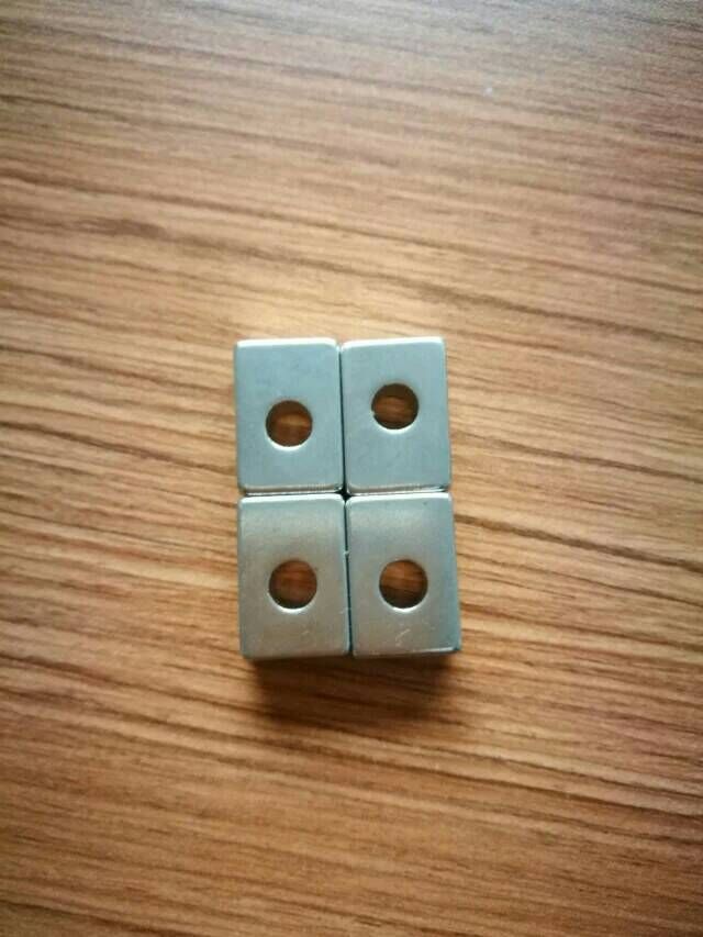 沉头孔磁铁